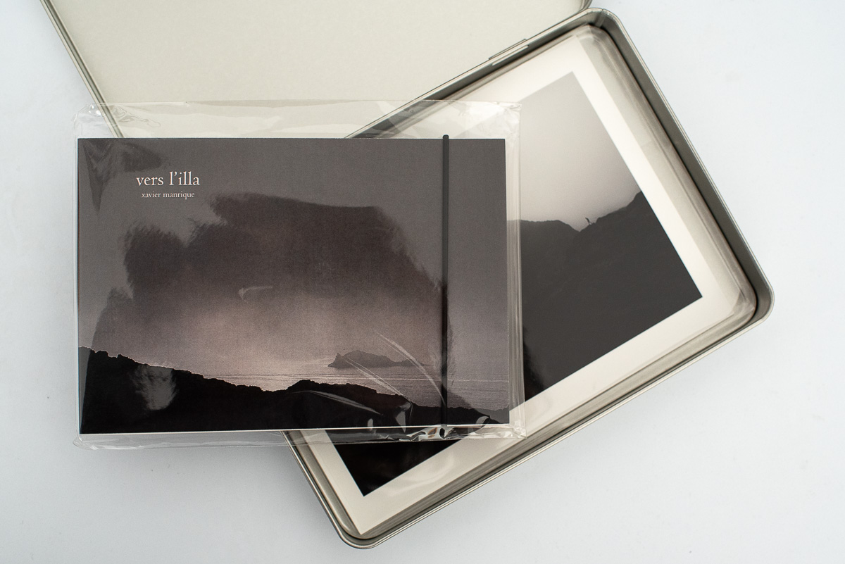 Box + Fold-out book + Copy
